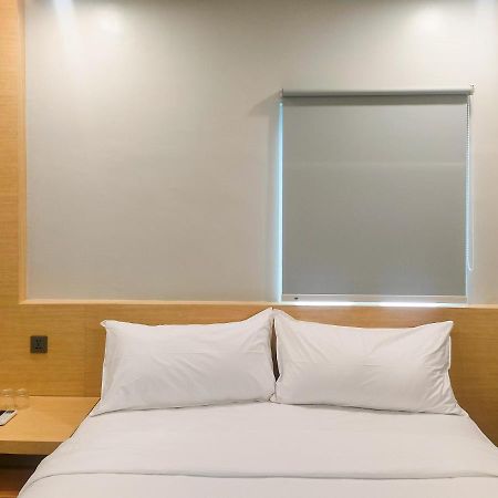 Travel Biz Hotel Medan Mitra Reddoorz المظهر الخارجي الصورة